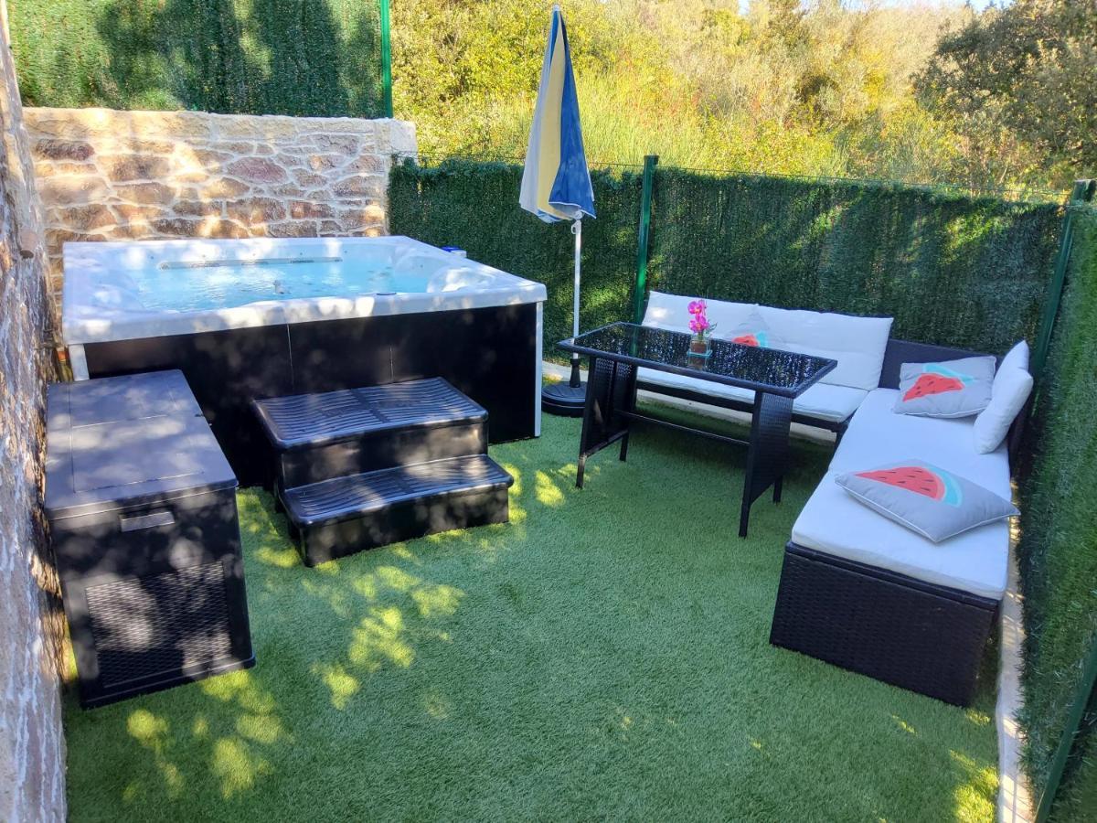 Studio Faillant Lorgues Spa Privatif Avec Superbe Piscine Luaran gambar